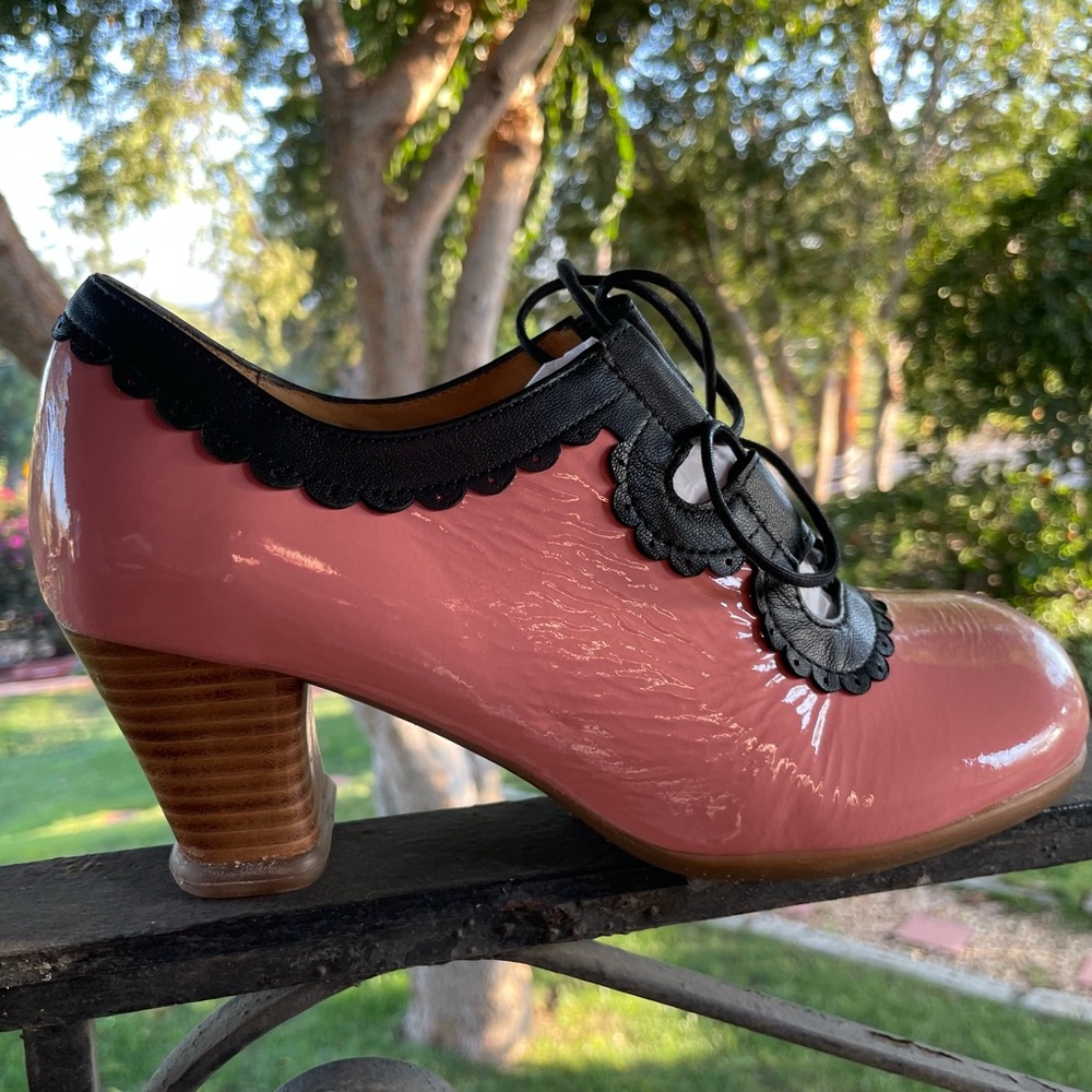 Beautiful Fluevog Operetta Melis pink and black